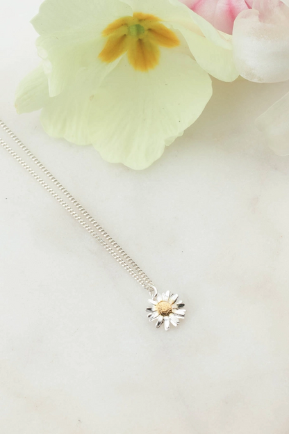 Daisy Flower Head Pendant Necklace